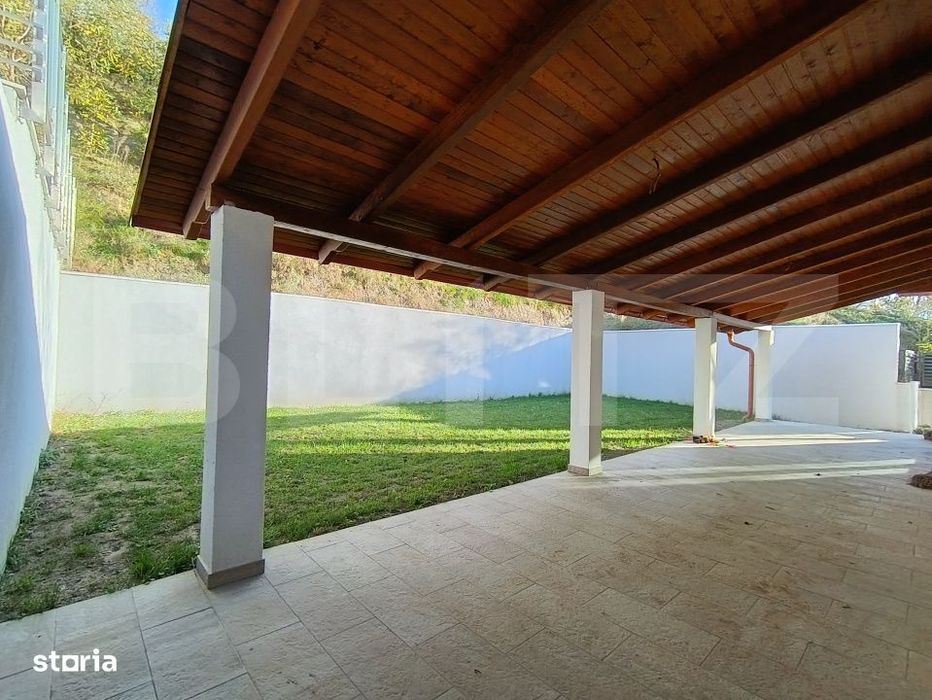 Casa cu 4 camere, 240 mp, teren 800 mp, zona Central