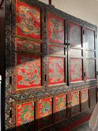 Шкаф с драконами в старинном китайском стиле
