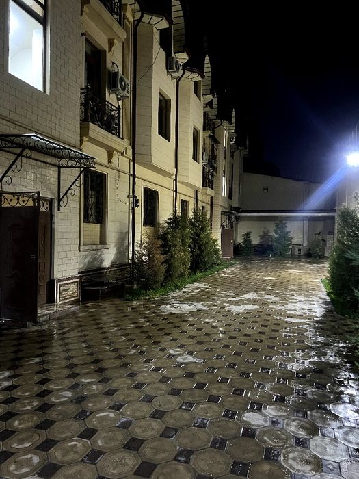 Ibn Sino 3xonali uy sotiladi 89kv 3 etaj