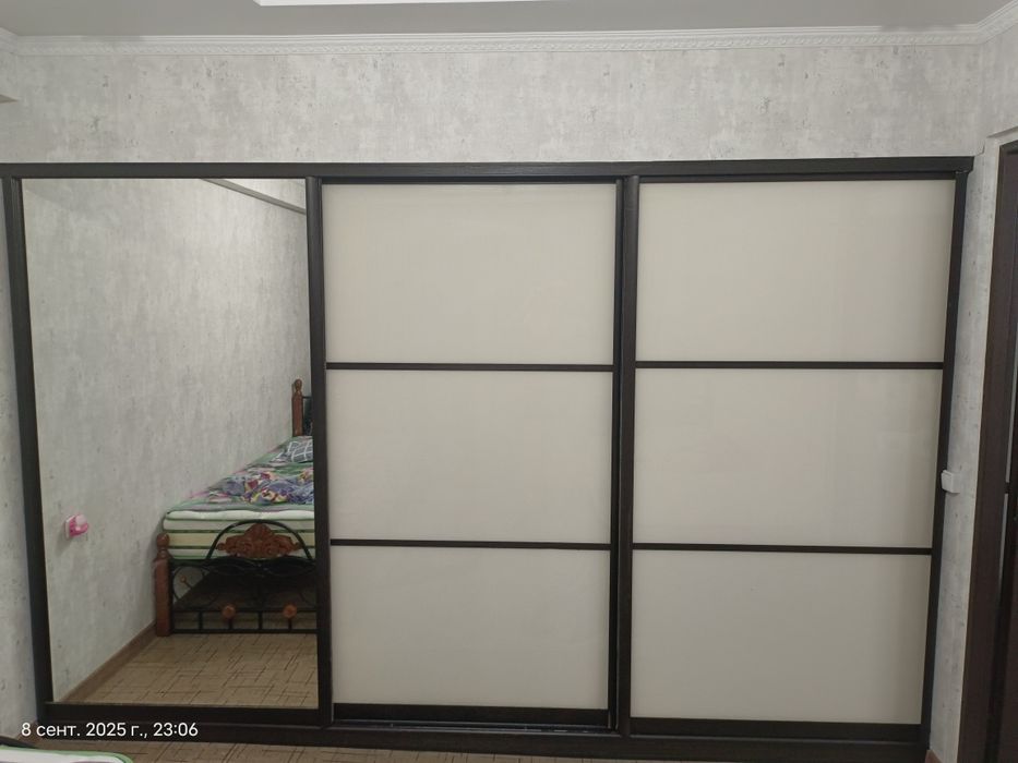 Продам перегородку с выдвидными дверями.Все двери работают на роликах