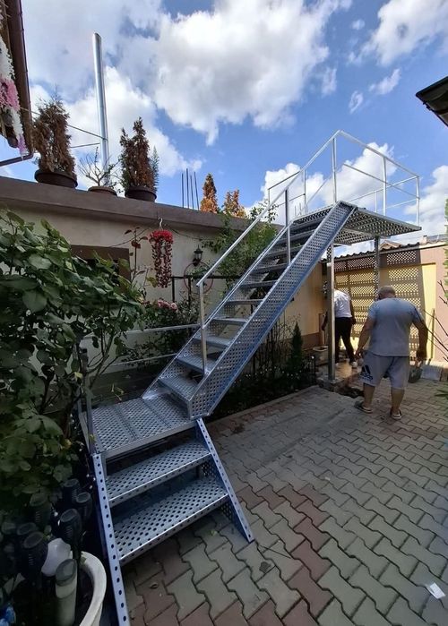 Confectionam scarii metalice zincate exterioare și pentru incendii , p