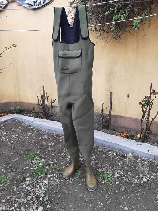 Cizme pescuit cu salopeta  marimea 42