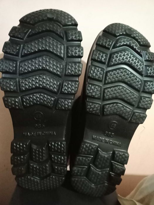 bocanci  barbati  noi   marimea 44-  70   l