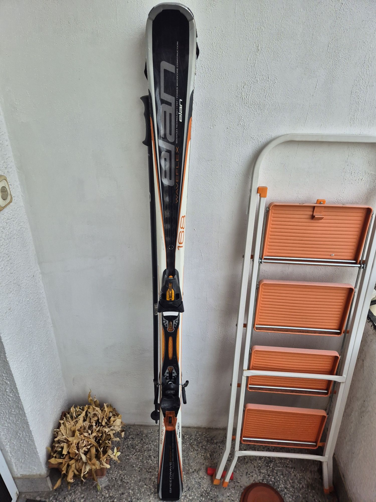 Продавам ски ELAN 168