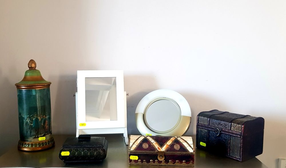 Cutie veche din lemn pentru bijuterii