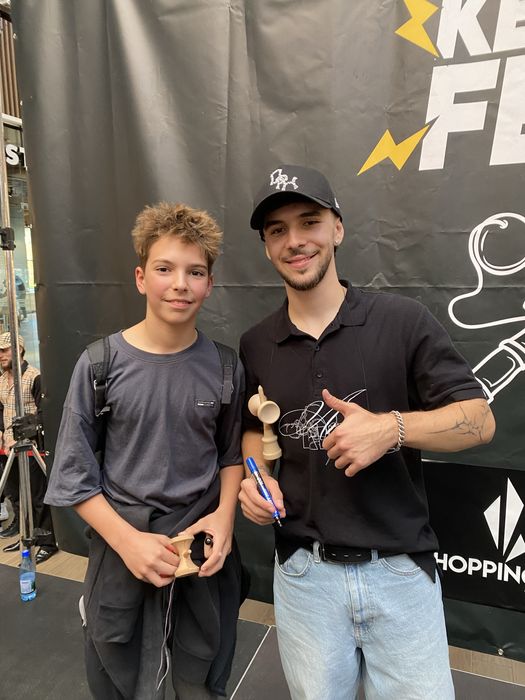 Kendama Krom cu semnătura lui Xremus