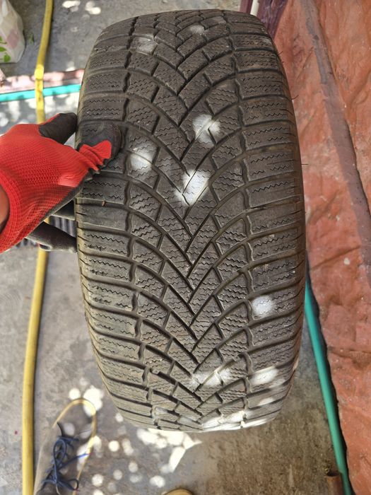 Bridgestone blizzak 225 55 17 LM005