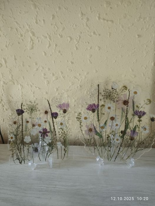 Панно картина из настоящих цветов и эпоксидной смолы с сухоцветами