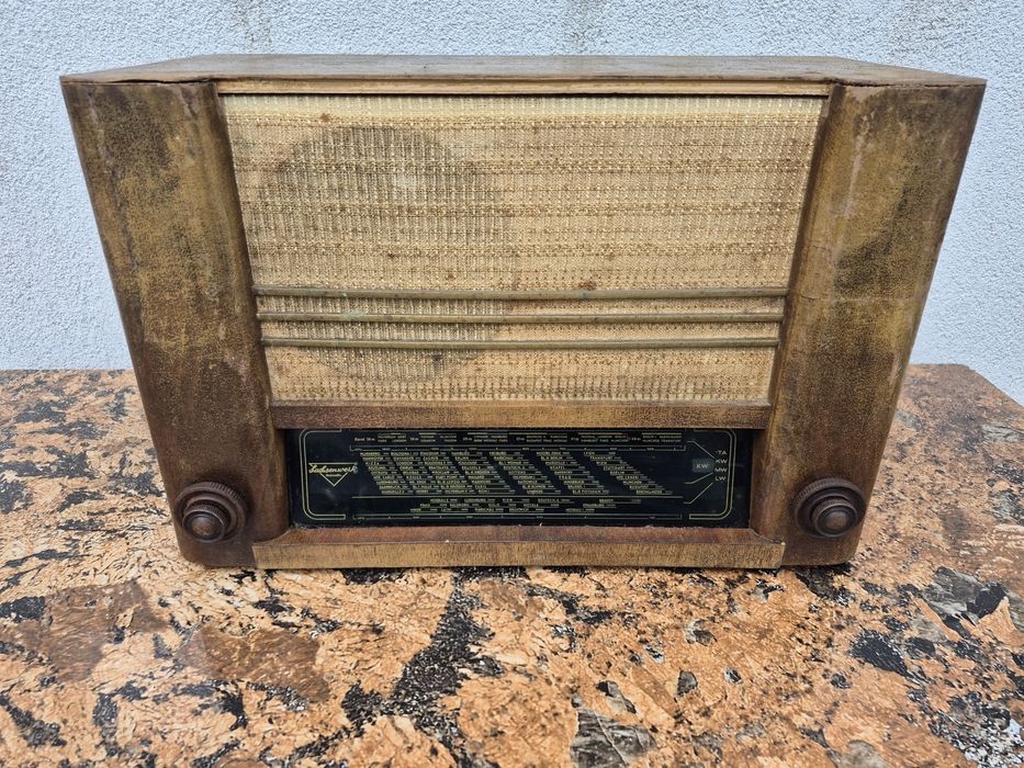 Vând lot uriaș 22 radio cu lampi si carcasa ebonita&lemn ani 1940-1980