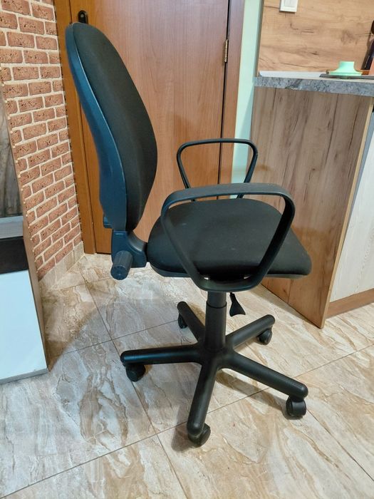 Офис стол за бюро