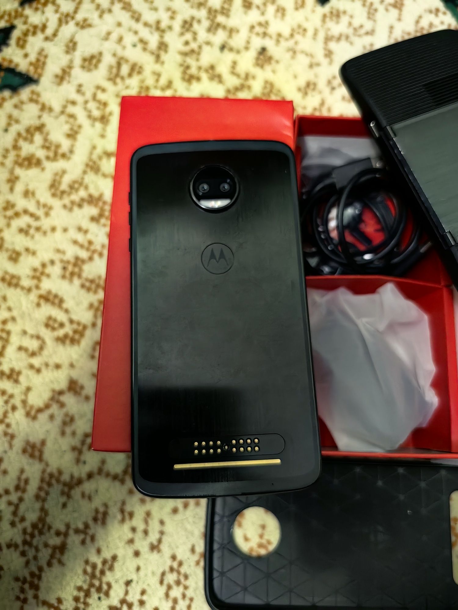 Motorola moto z2 force и проектор moto insta share