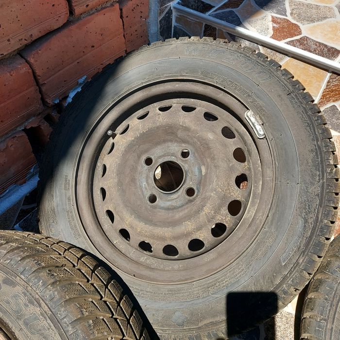 Зимни гуми 165 70 13 sumitomo