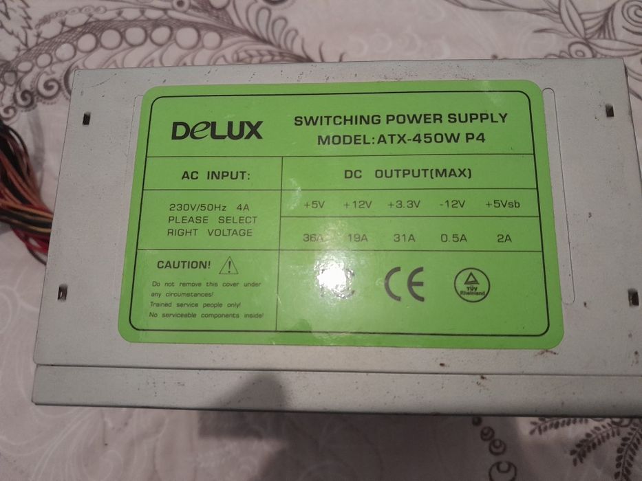 Vând power supply