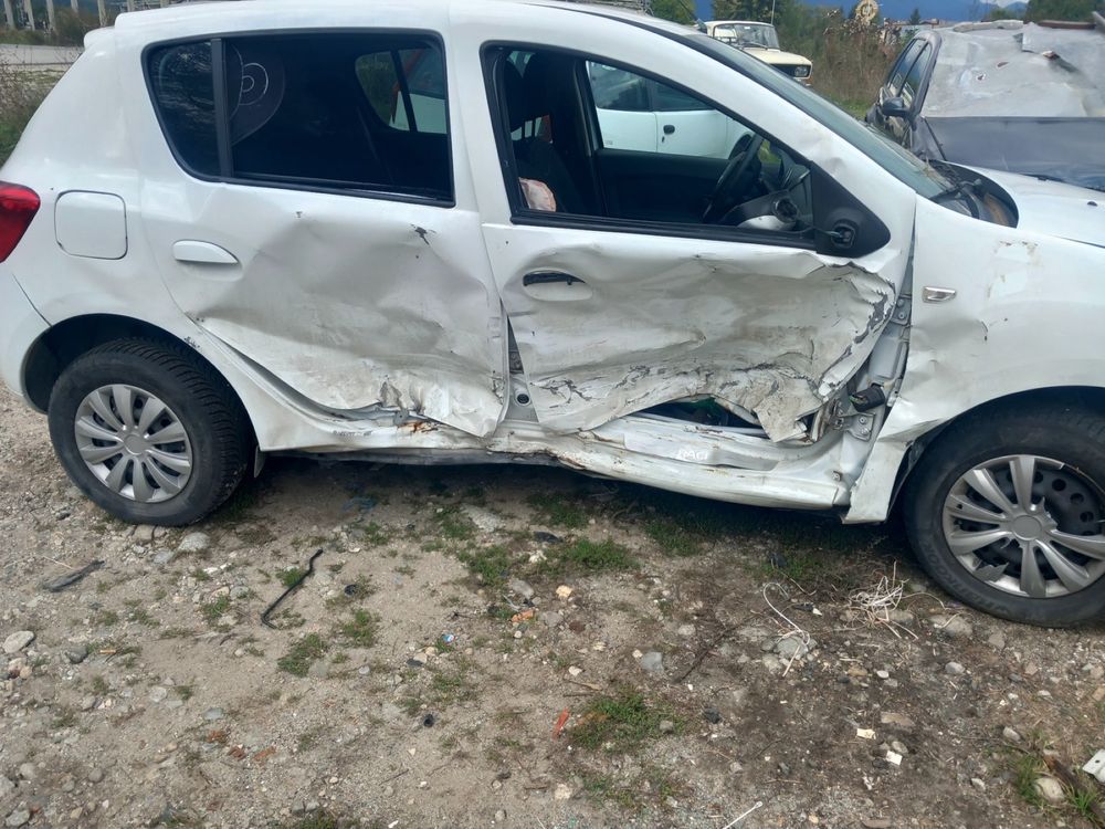 Dacia Sandero на части