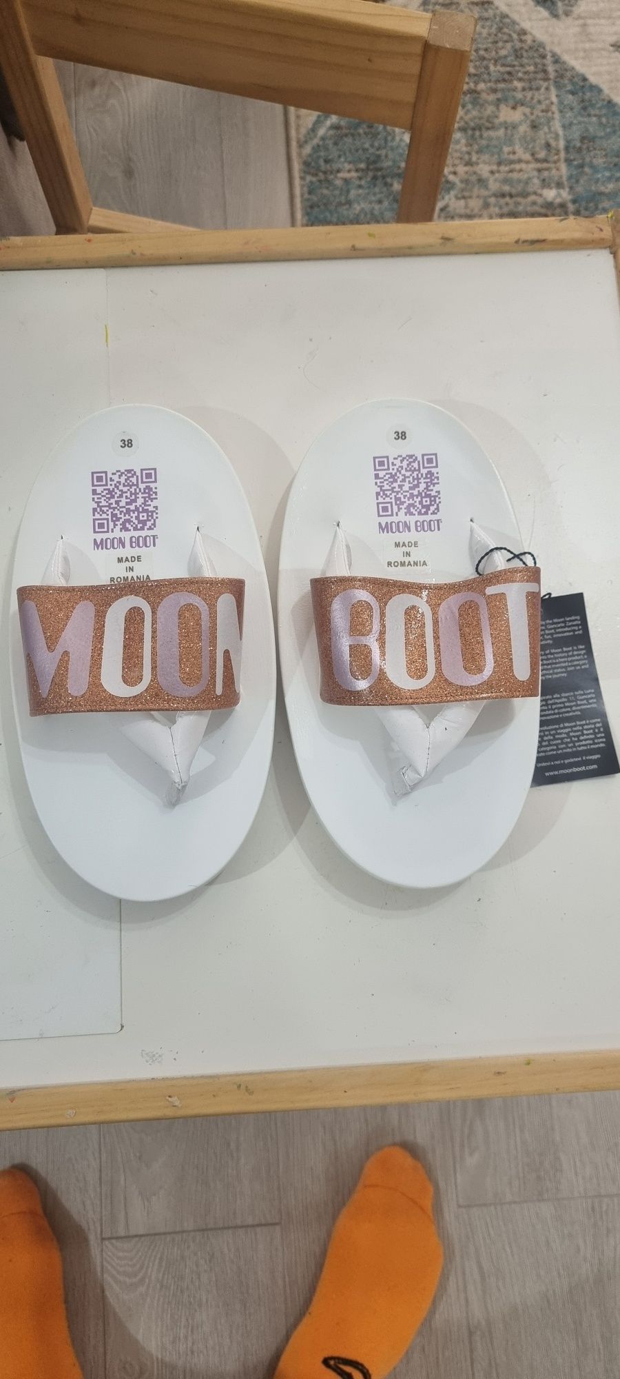 Șlapi Moon Boots