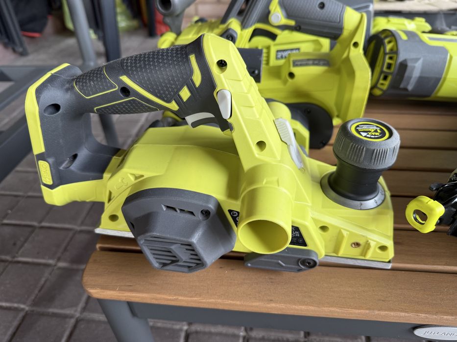 Ryobi-Mașină de rindeluit 18V ONE+™
R18PL-0