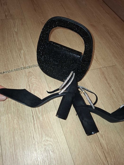 Дамски елеганти обувки на ток плюс чанта 30 лв.