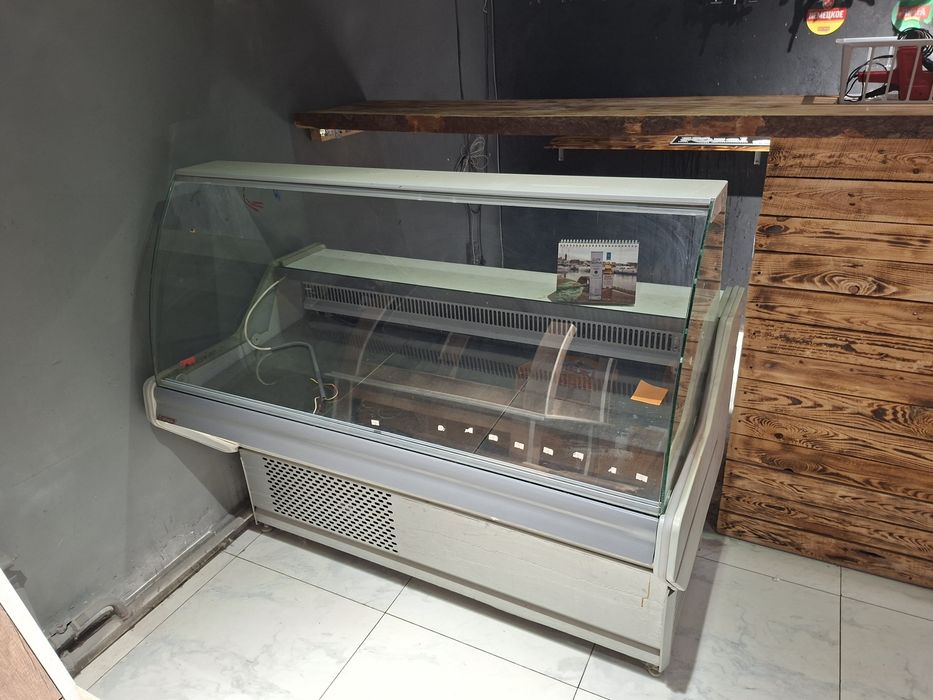 Продаётся два витринных холодильника 150тыс за штуку