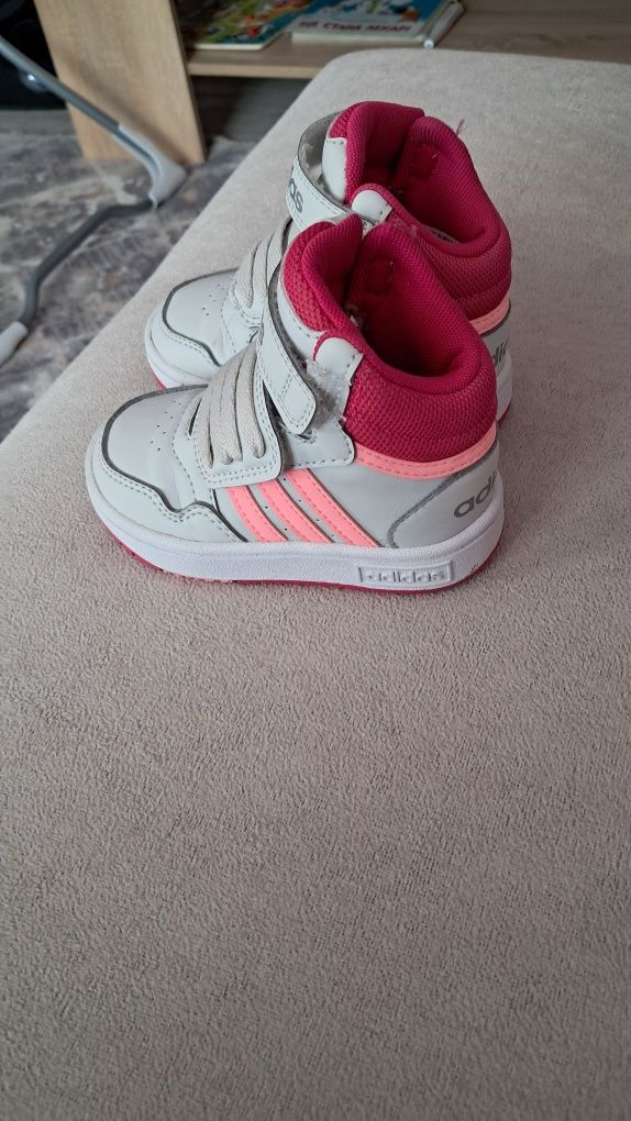 Детски маратонки за момиче adidas