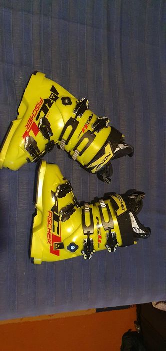 Clapari ski  FISCHER  RC4 JR 100  GALBEN marimea 23,5  EU 37 / 278 mm