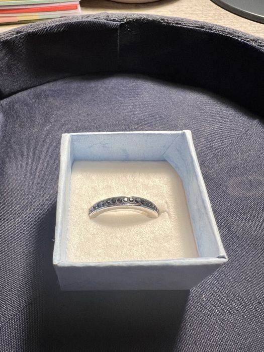 Inel negru cu pietre