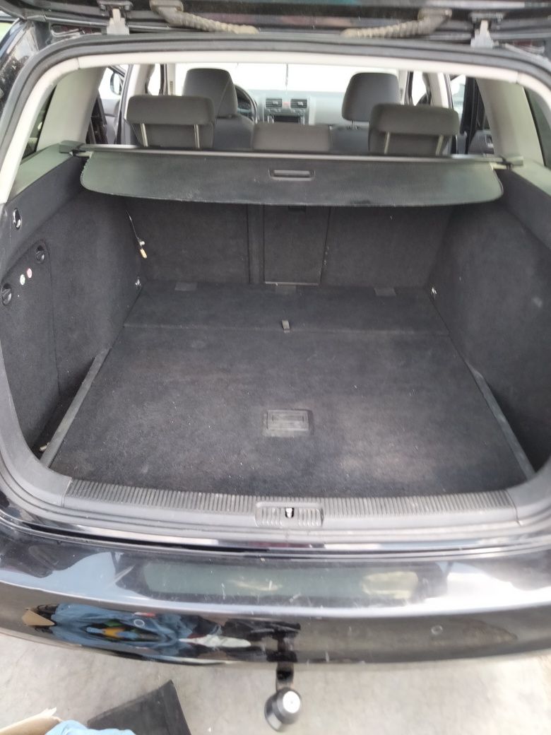 Vând Volkswagen Golf