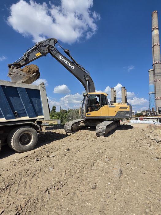 Excavator , Bobcat pe senile , Compactor