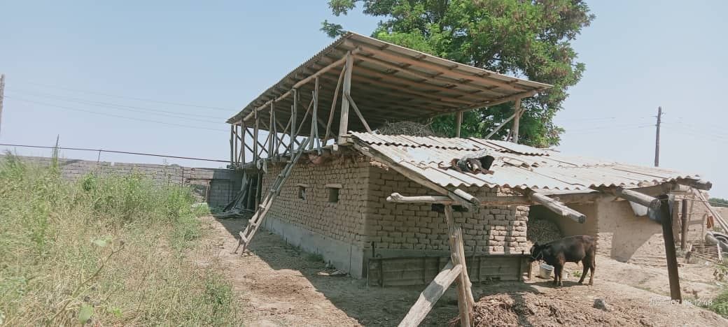 Hovli uy sotiladi