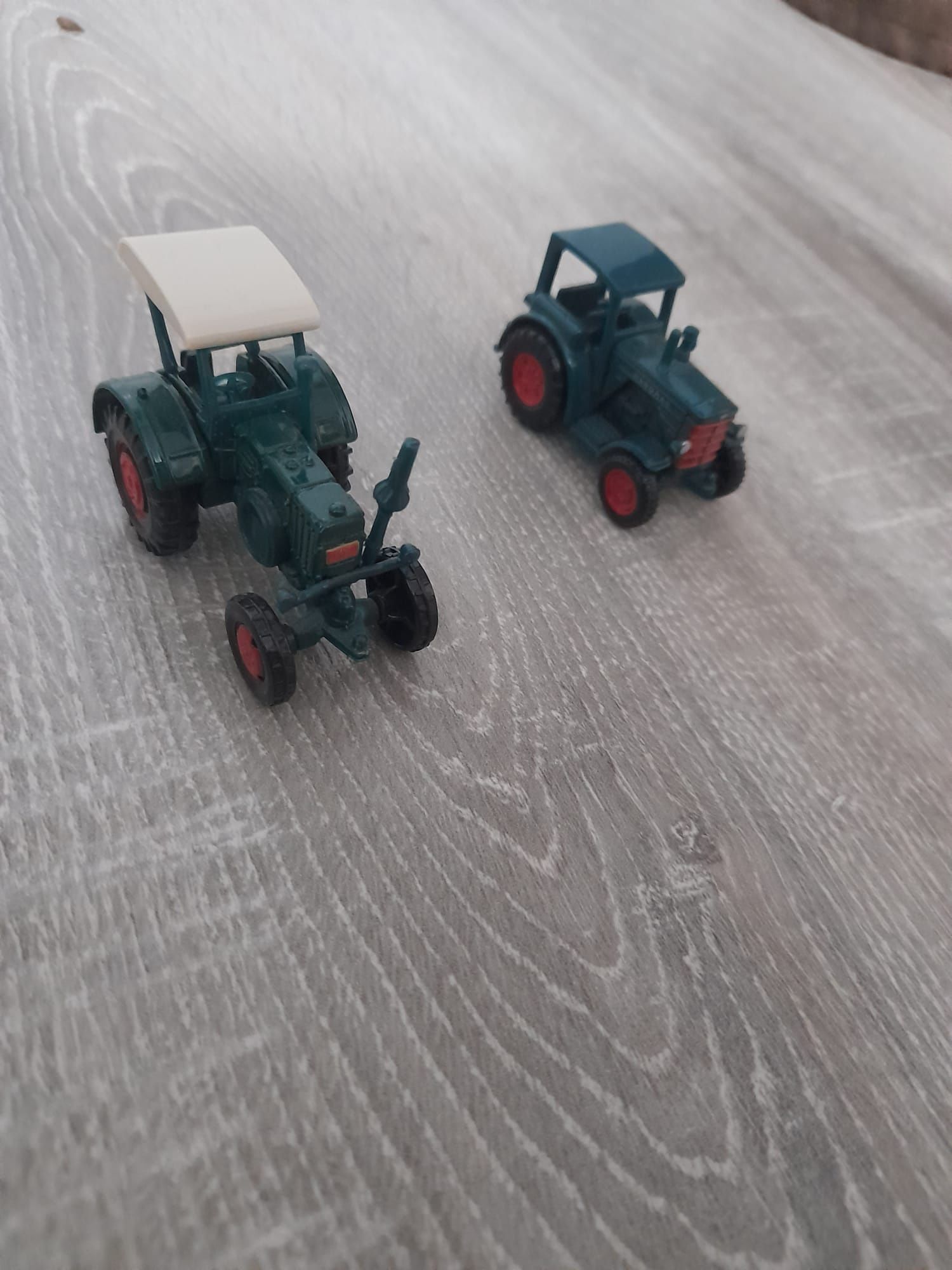 Mașinuțe si tractorase, siku