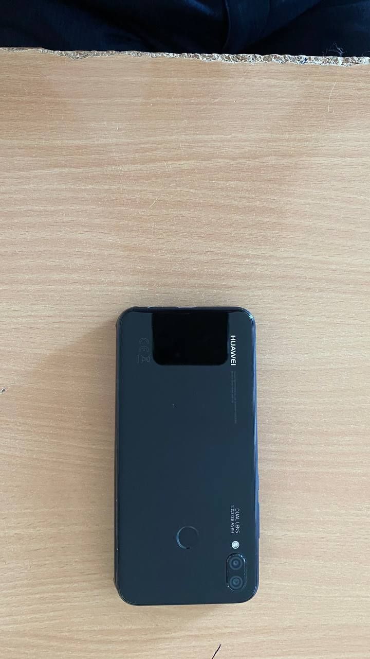 HUAWEI P20 lite состояние идеальное