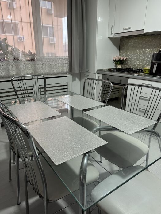 Vand masa din sticla + 6 scaune