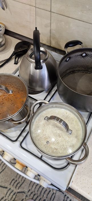 Продам газовую плиту с электрической духовкой