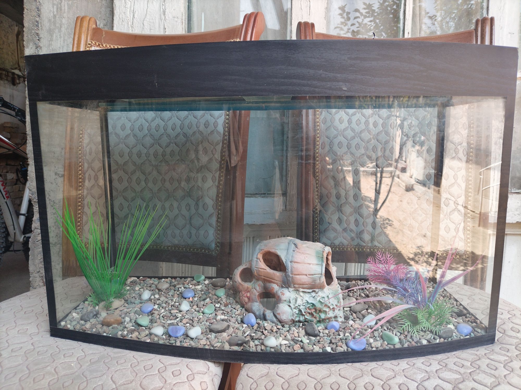 Akvarium sotiladi