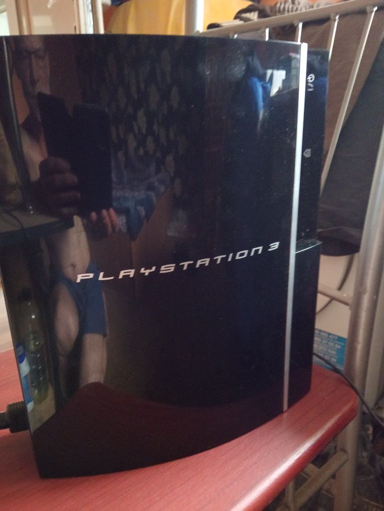 Vând Play station 3