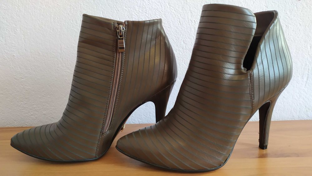Дамски боти на висок ток, 41-ви номер