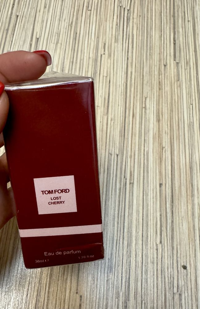 Esenta de parfum Tom Ford Cherry in stoc