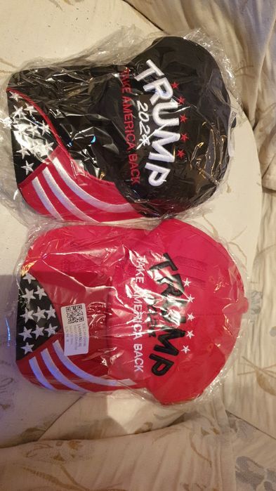 Doua șepci Trump 2024