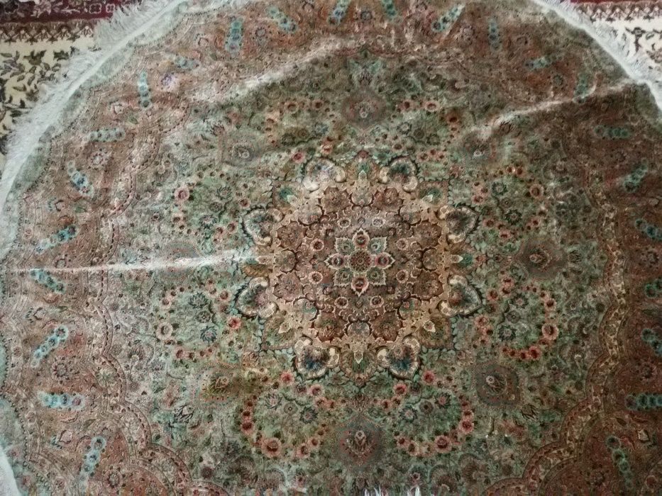 Иранский шелковый ковер