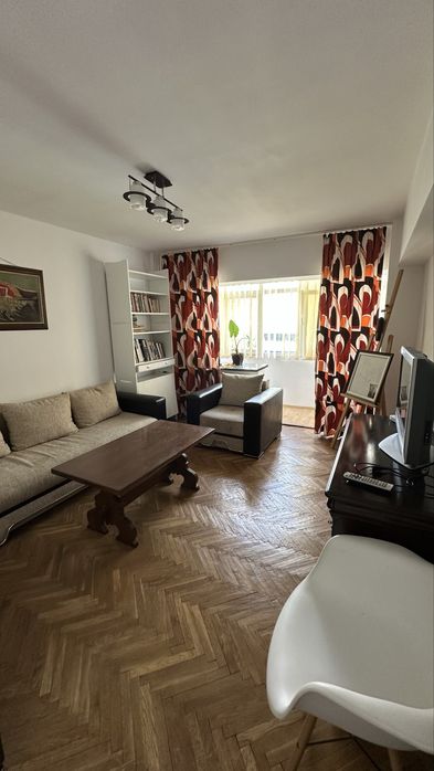Apartament decomandat de inchiriat, zona centrala, 2 camere, etaj 3/4