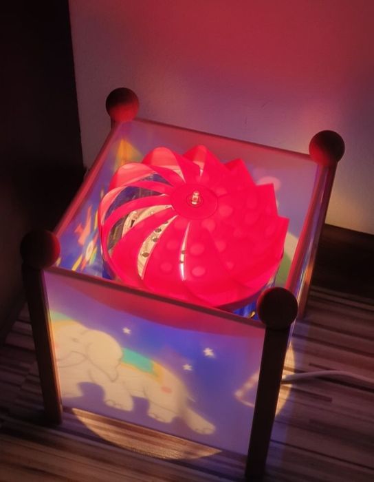 Veioză rotativa pt copii.