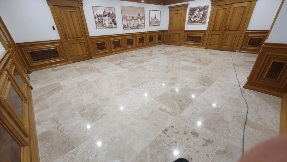 Slefuim pardoseli din piatra, beton sau șapă.