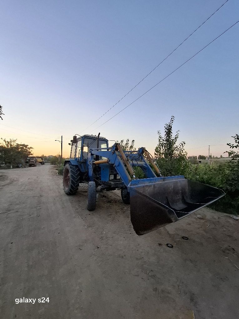 traktr pogruzchik sotiladi hamma joyi ishlab turbdi olib miniladigan