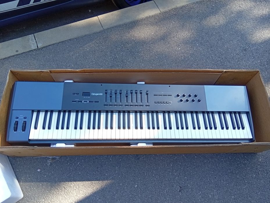 Електрическо пиано M-Audio Oxygen
