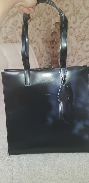 Продам женскую кожаную сумку Giorgio F