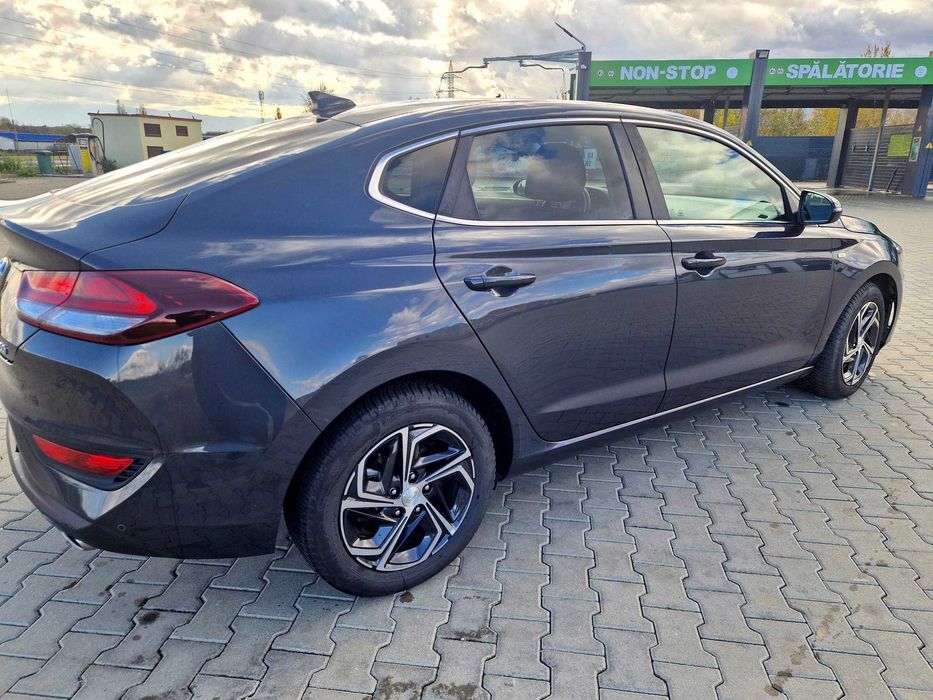 Hyundai i30 Fastback Mildhybrid Highway