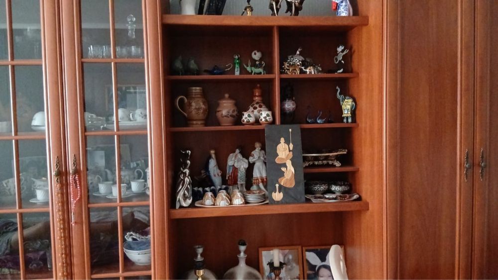 Продам шкаф сервант