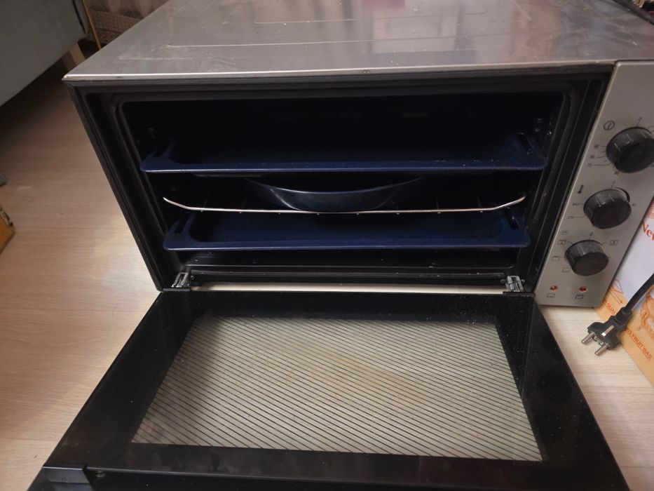 Продам духовку электрическую