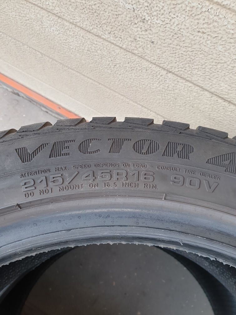 Всесезони гуми 2 броя GOODYEAR Vctor 4seasons 215 45 R16 дот 4718