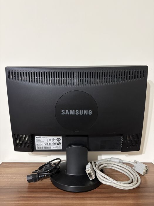 Monitor Samsung model 943NW