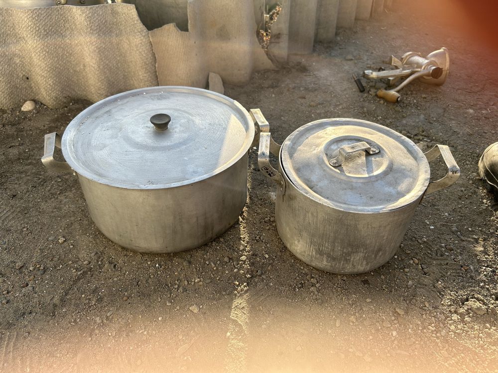 Кастрюли и мясорубка в рабочем состоянии. Все вместе 10000 тг